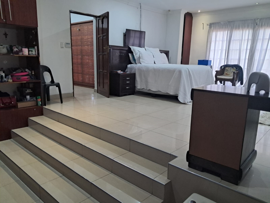 6 Bedroom Property for Sale in Safari Gardens North West